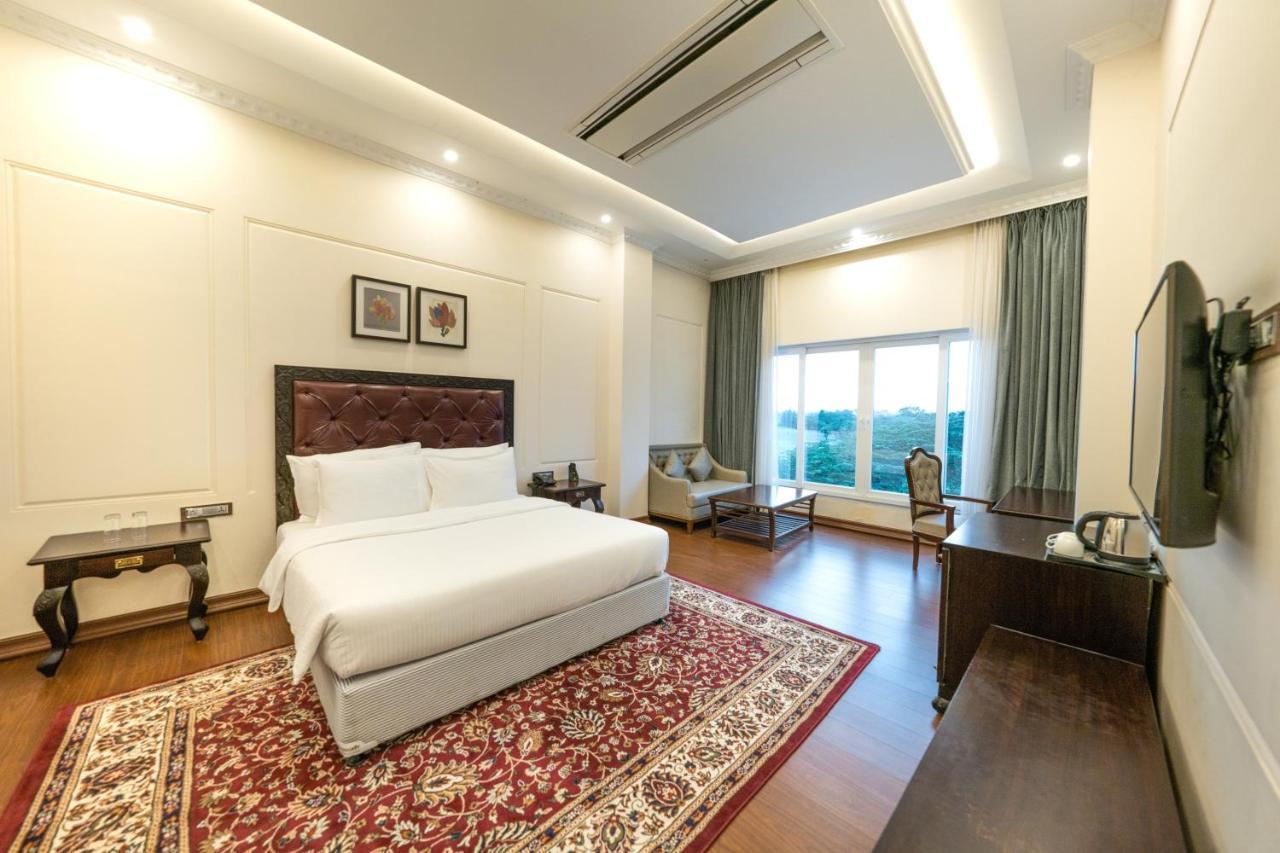 Fairway Golf & Lake Resort Naya Raipur Kültér fotó